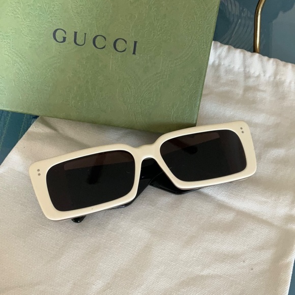GUCCI  Acetate Rectangular Flap GG0543S Sunglasses White Black - Picture 3 of 7